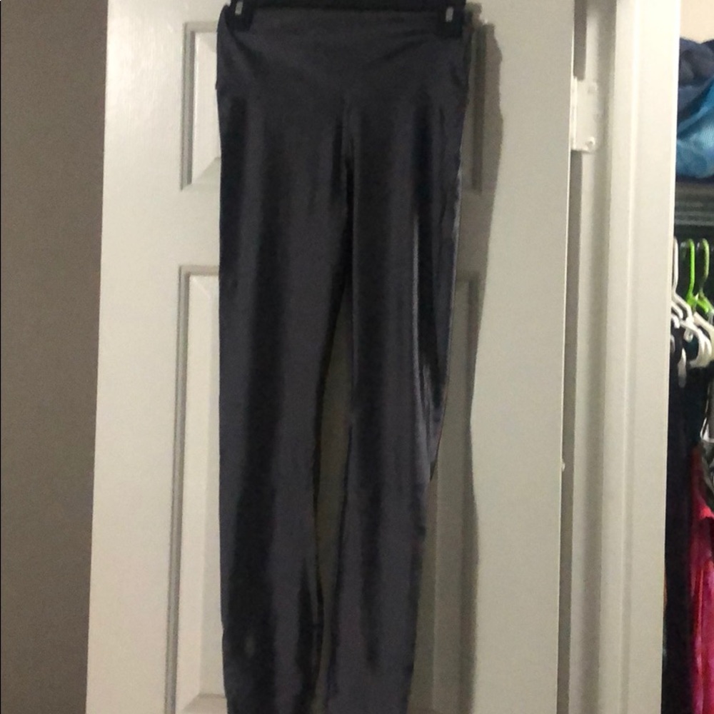 High shine grey leggings